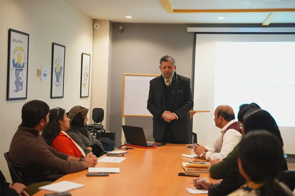 Handling Customers for Service Excellence (3)