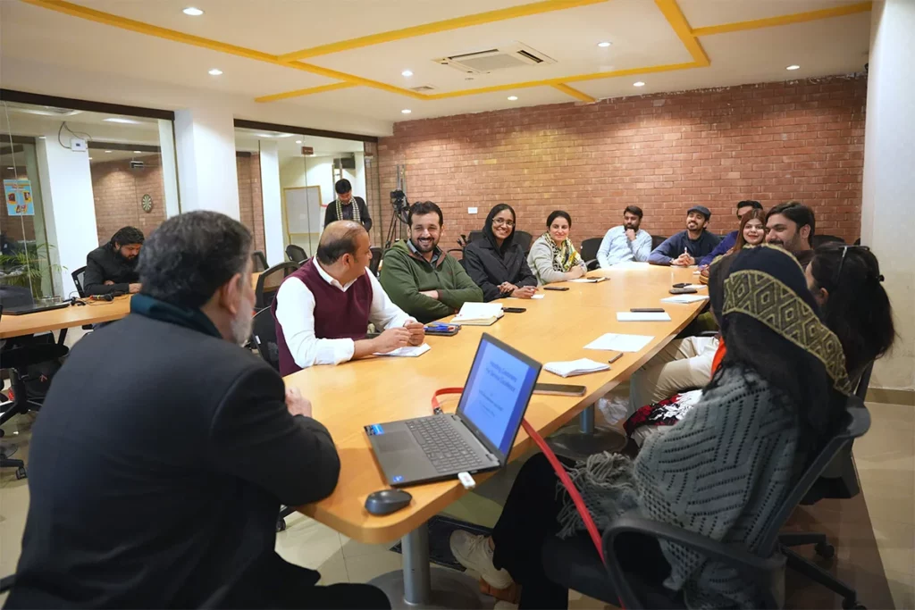 Handling Customers for Service Excellence (4)