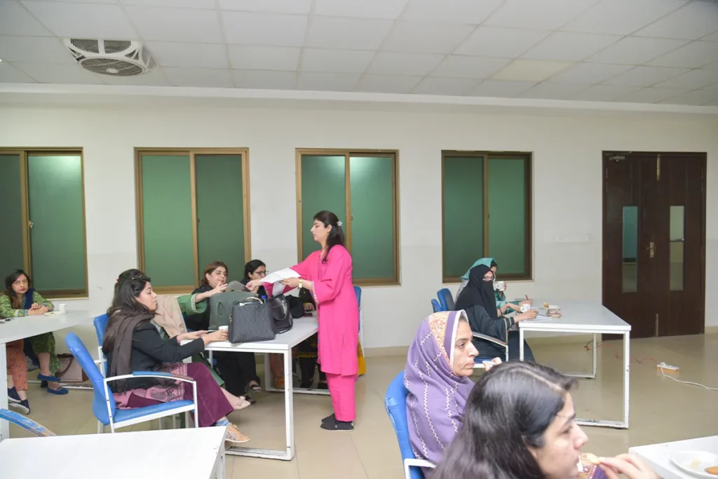 Teaching Bi-lingualTrilingual Students (2)