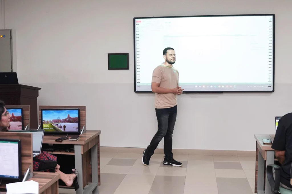 Microsoft Excel, PowerPoint & Canva (8)